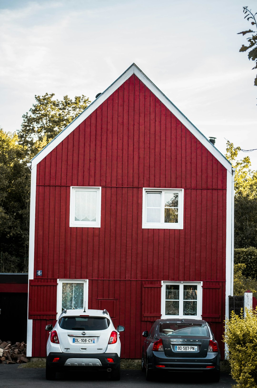 red and white barn house