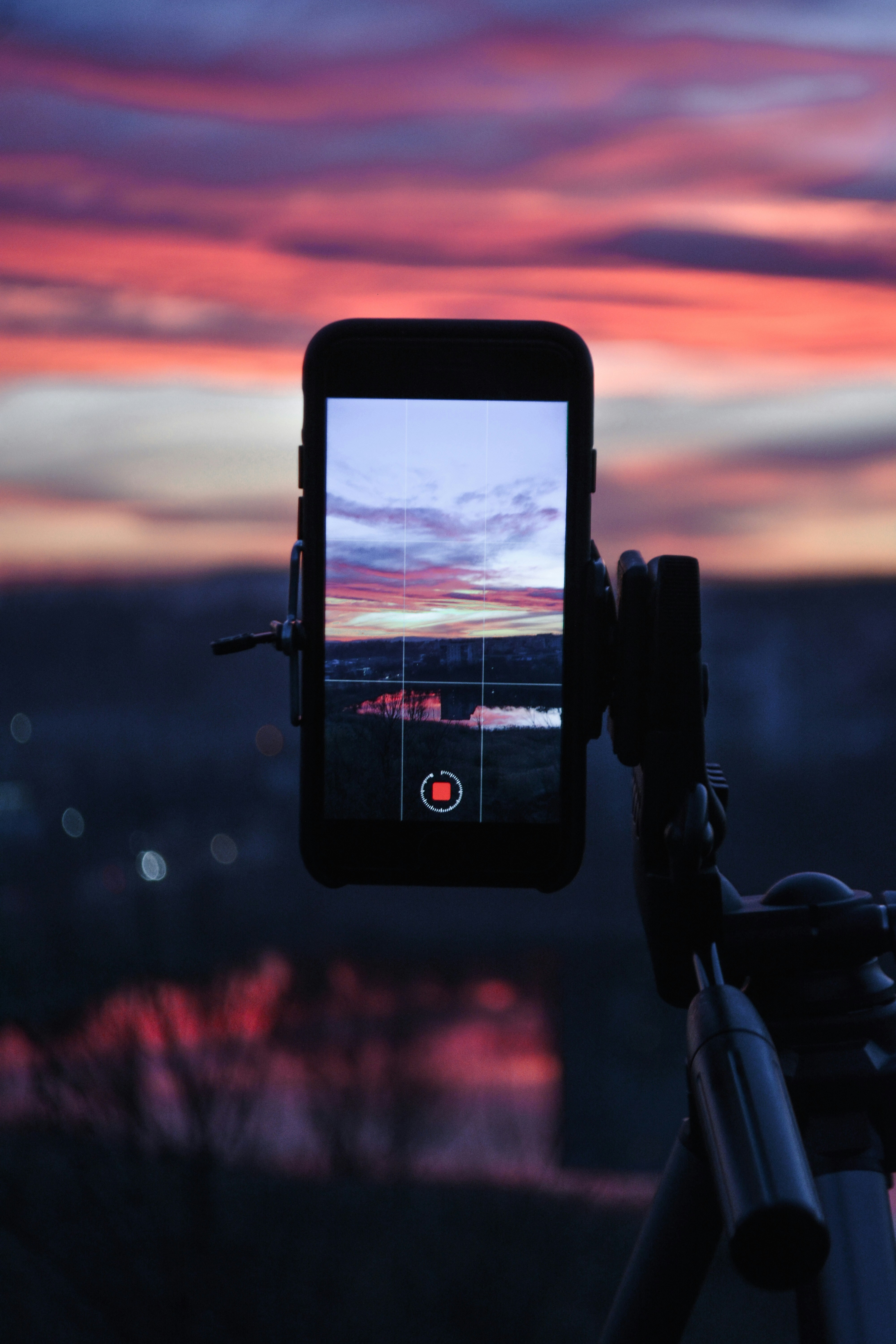 5 Best Budget Smartphones That Take Sharp Low-Light Photos