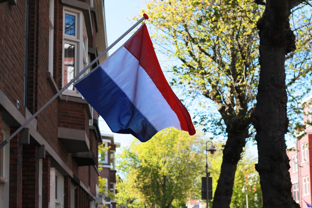 Nederlandse vlag op stok