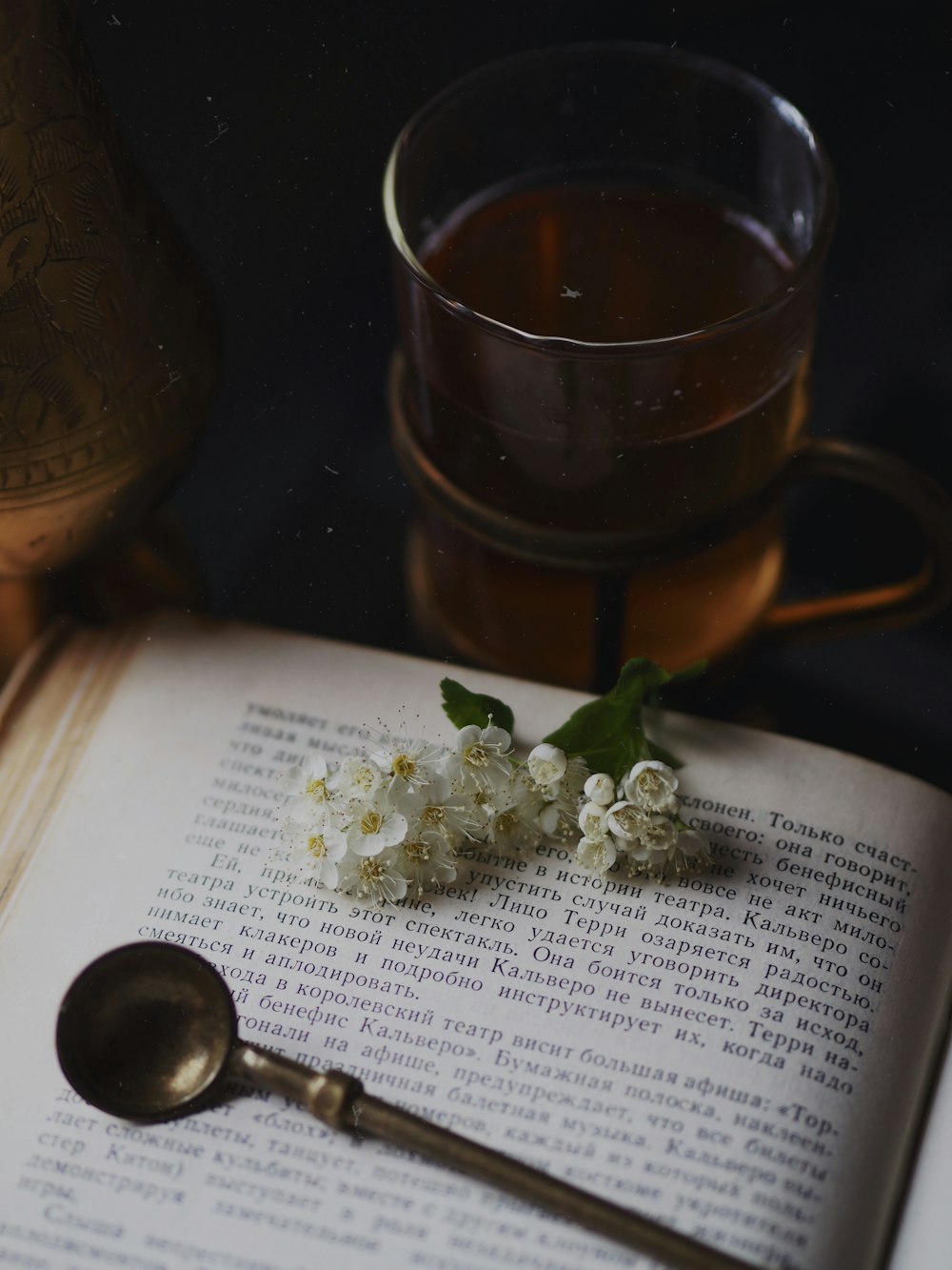 clear glass mug with tea