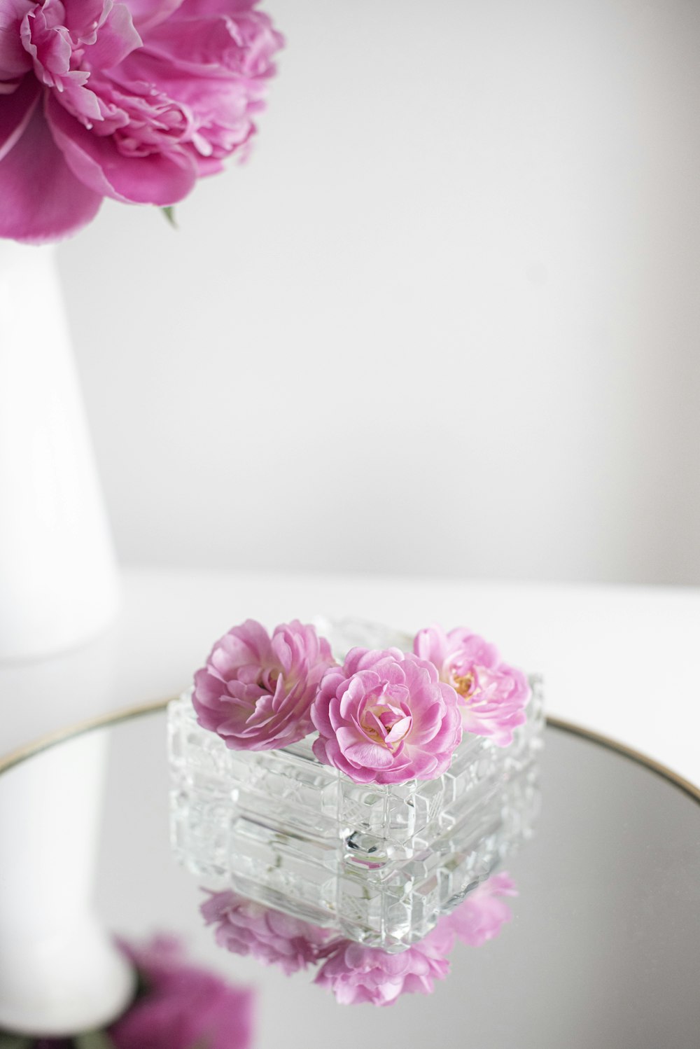 pink roses in clear glass vase