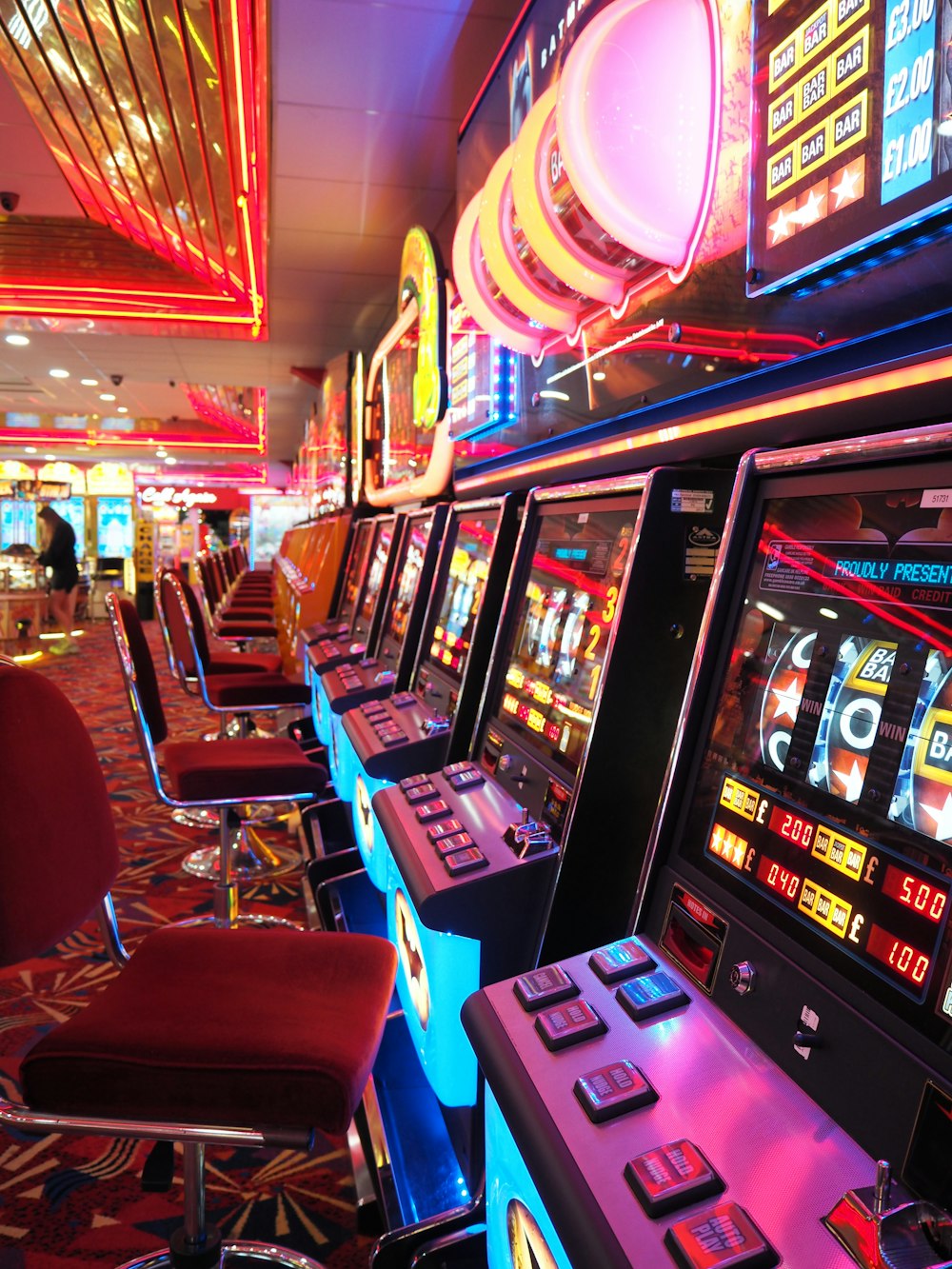 arcade machine with red and white chairs