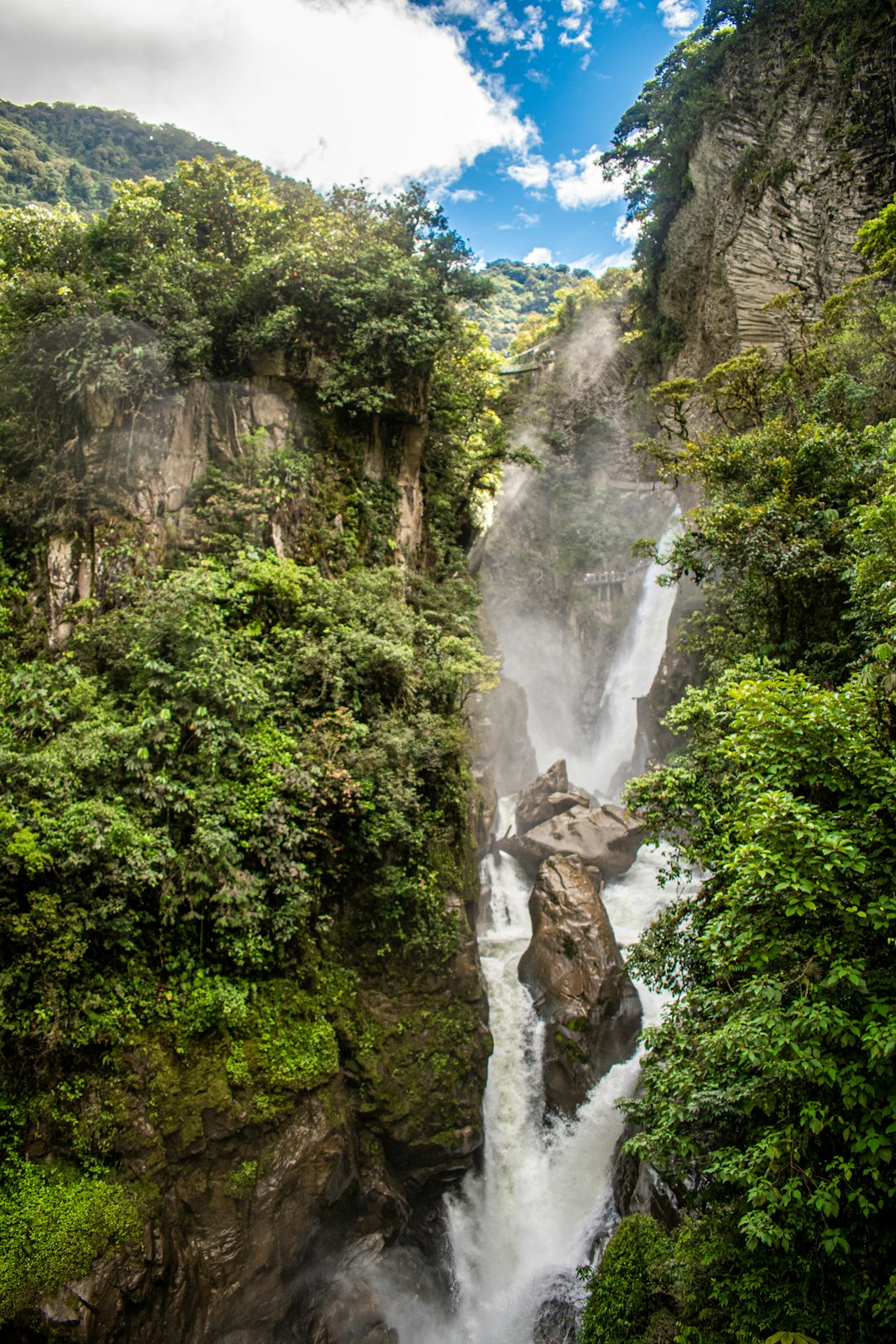 photo of Cascada de Rio Verde or Devil Pailón Waterfall near Tena