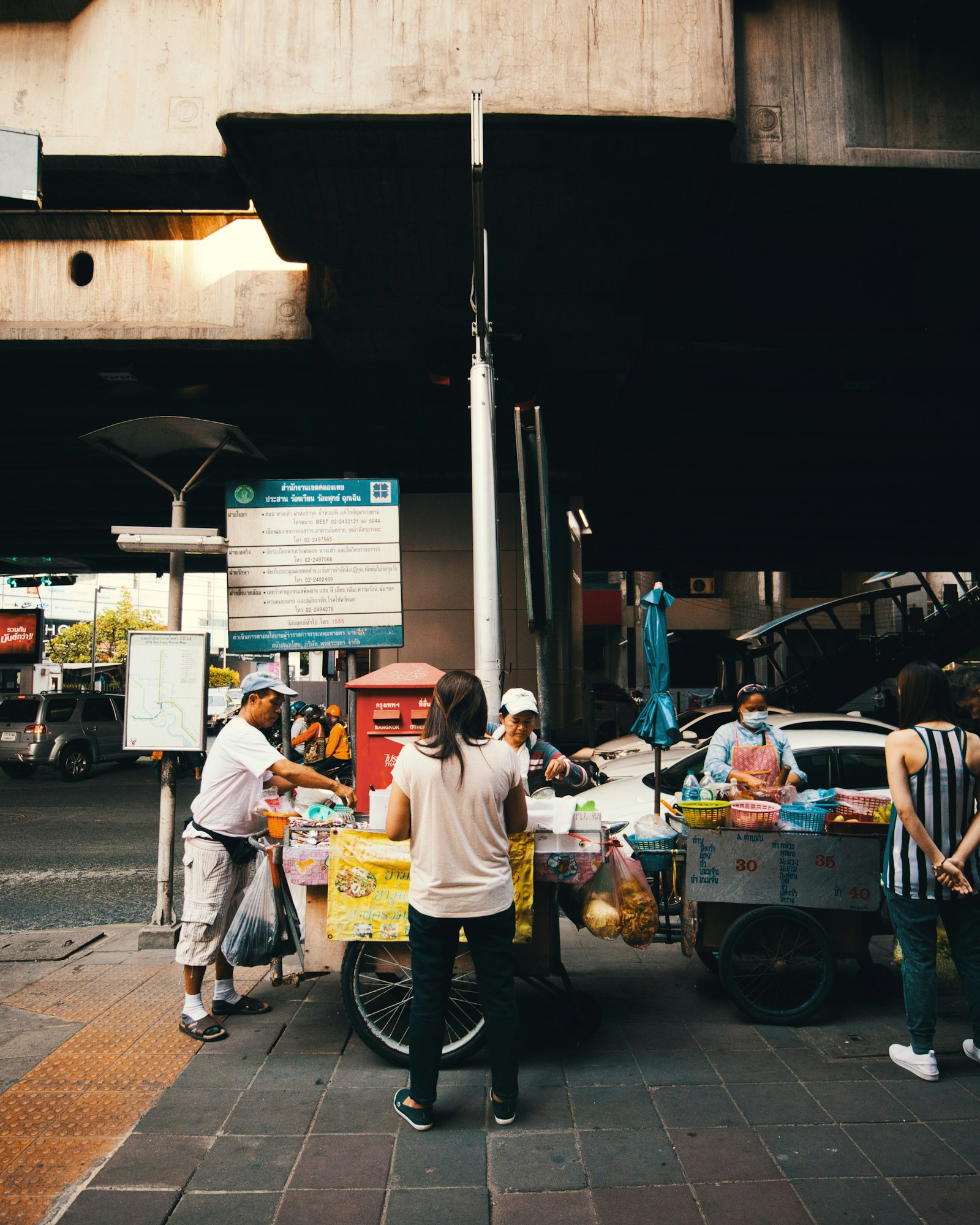 Canon EF-M 11-22mm F4-5.6 IS STM sample photo. People walking on street photography