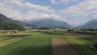 A picturesque view of Ecuadorian farms with crops.