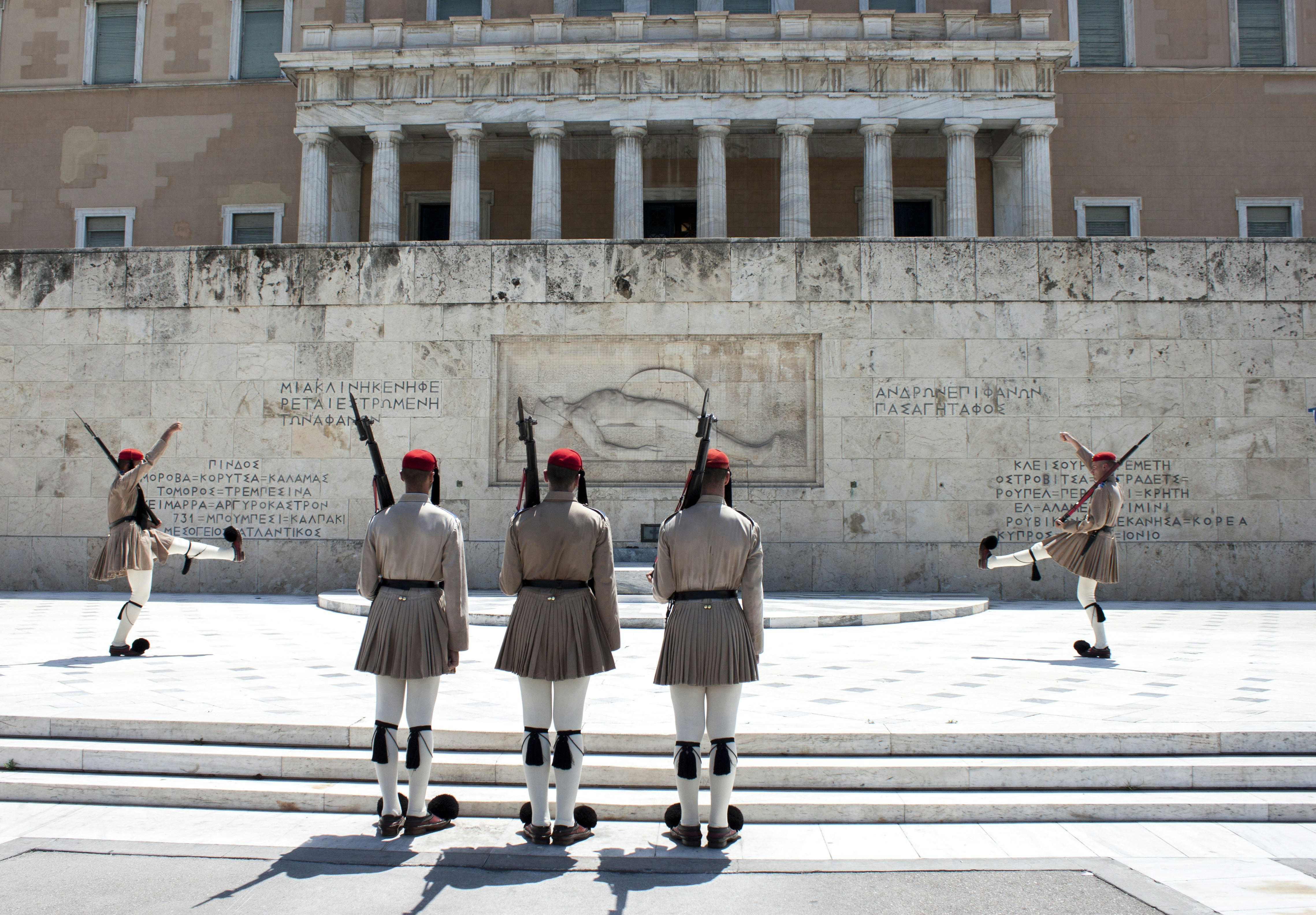 Grecia Esencial: Atenas, Santorini y Paros en 10 días hero image