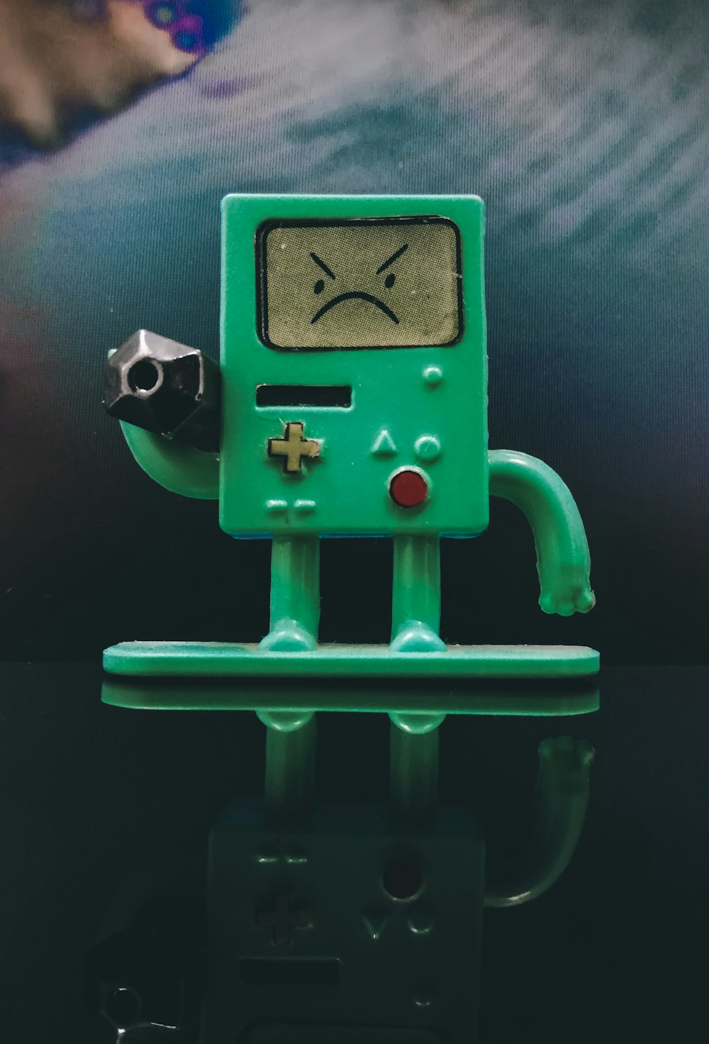 juguete robot verde y negro