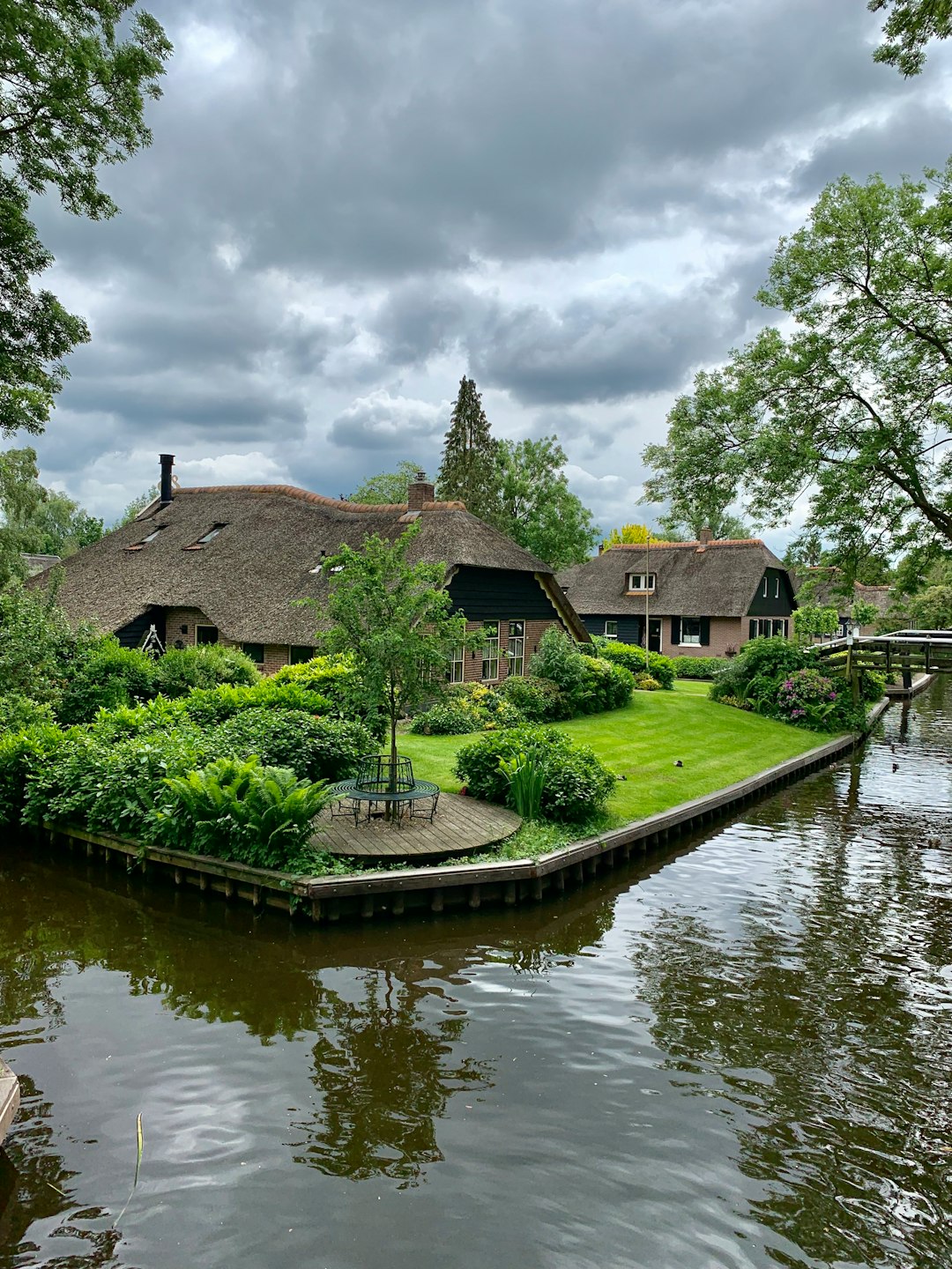 travelers stories about Waterway in Giethoorn, Netherlands