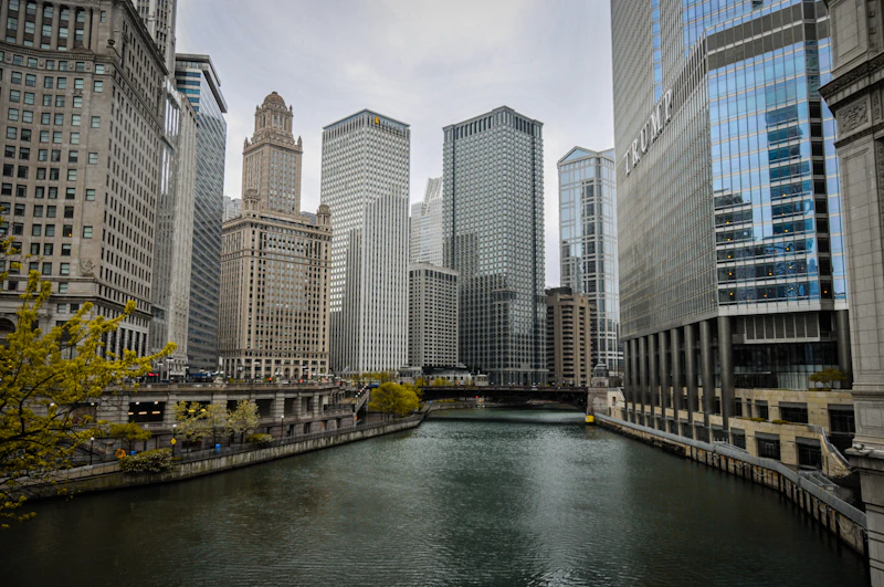 Downtown Chicago high-rises lining the Chicago River in the Loop