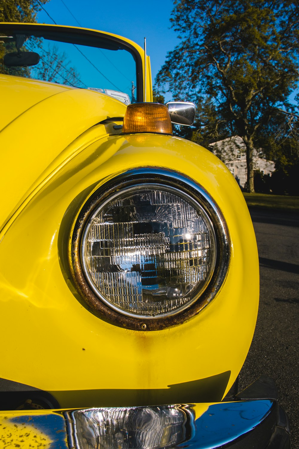 Foto zum Thema Gelbes Auto mit gelbem Licht – Kostenloses Bild zu Licht auf  Unsplash
