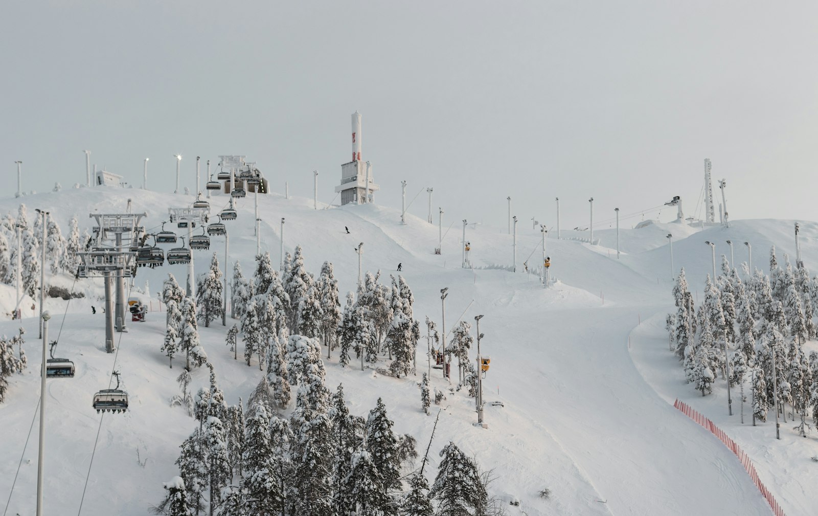 Canon EOS 77D (EOS 9000D / EOS 770D) + Canon EF 50mm F1.4 USM sample photo. People walking on snow photography