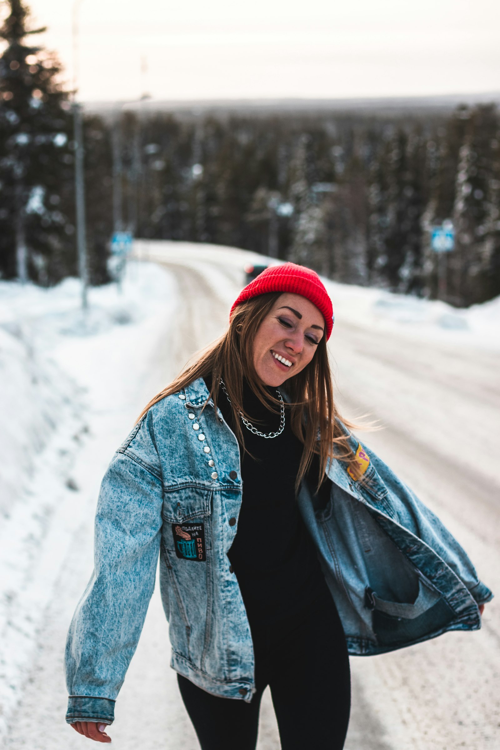 Canon EOS 77D (EOS 9000D / EOS 770D) + Canon EF 50mm F1.4 USM sample photo. Woman in blue denim photography