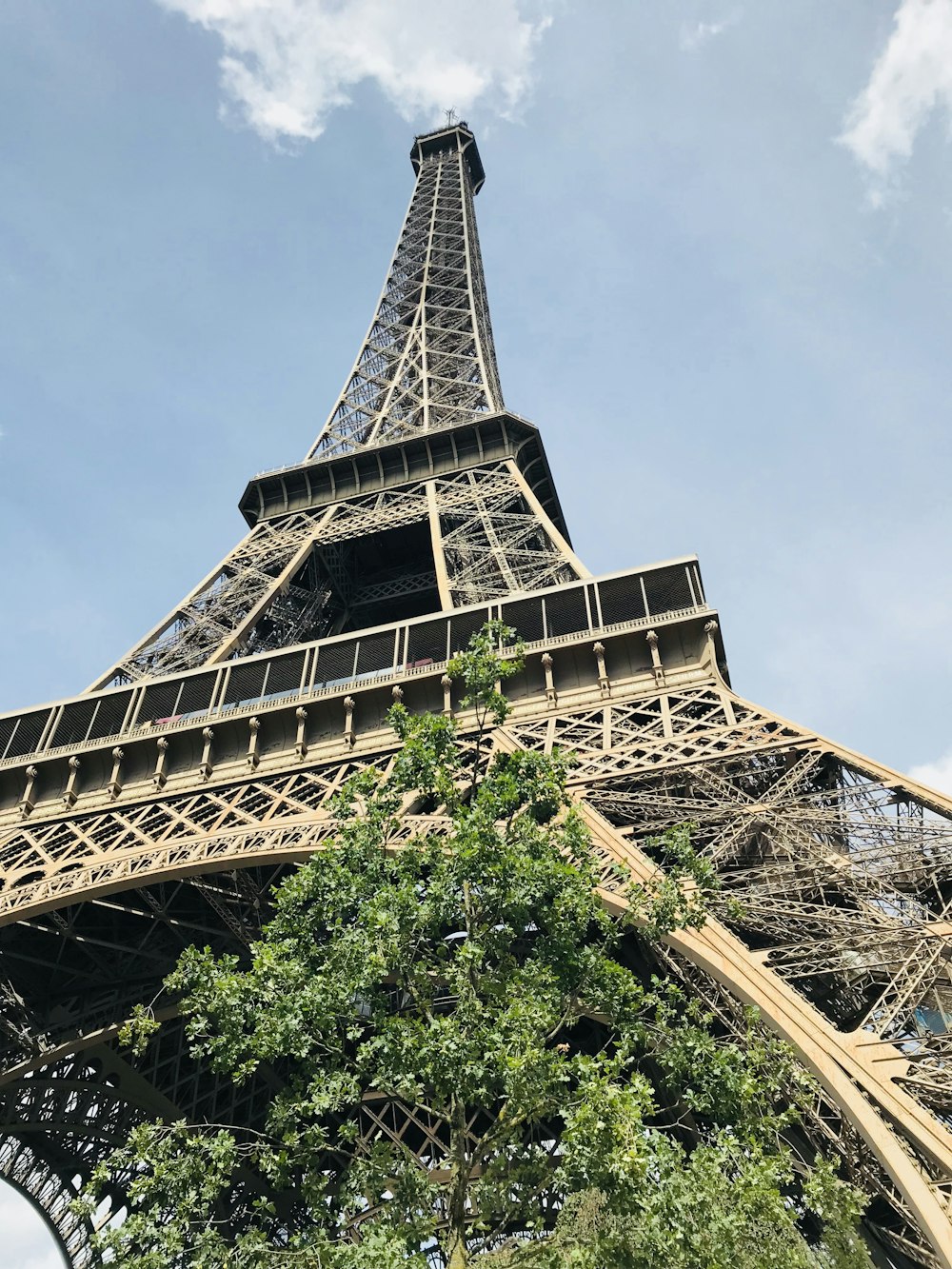 eiffel tower under blue sky during daytime