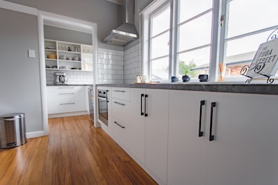 Electrician Brighton & Hove oven and extractor