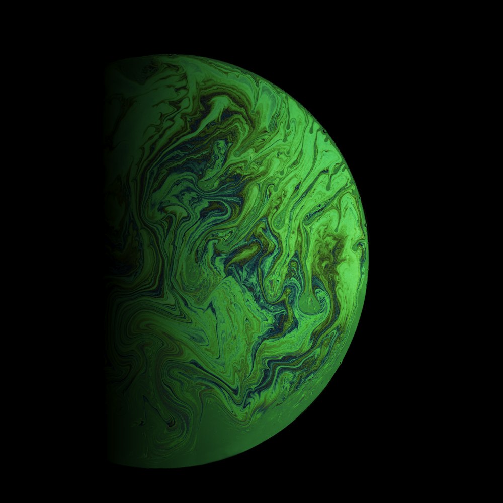 녹색과 검은 행성 그림