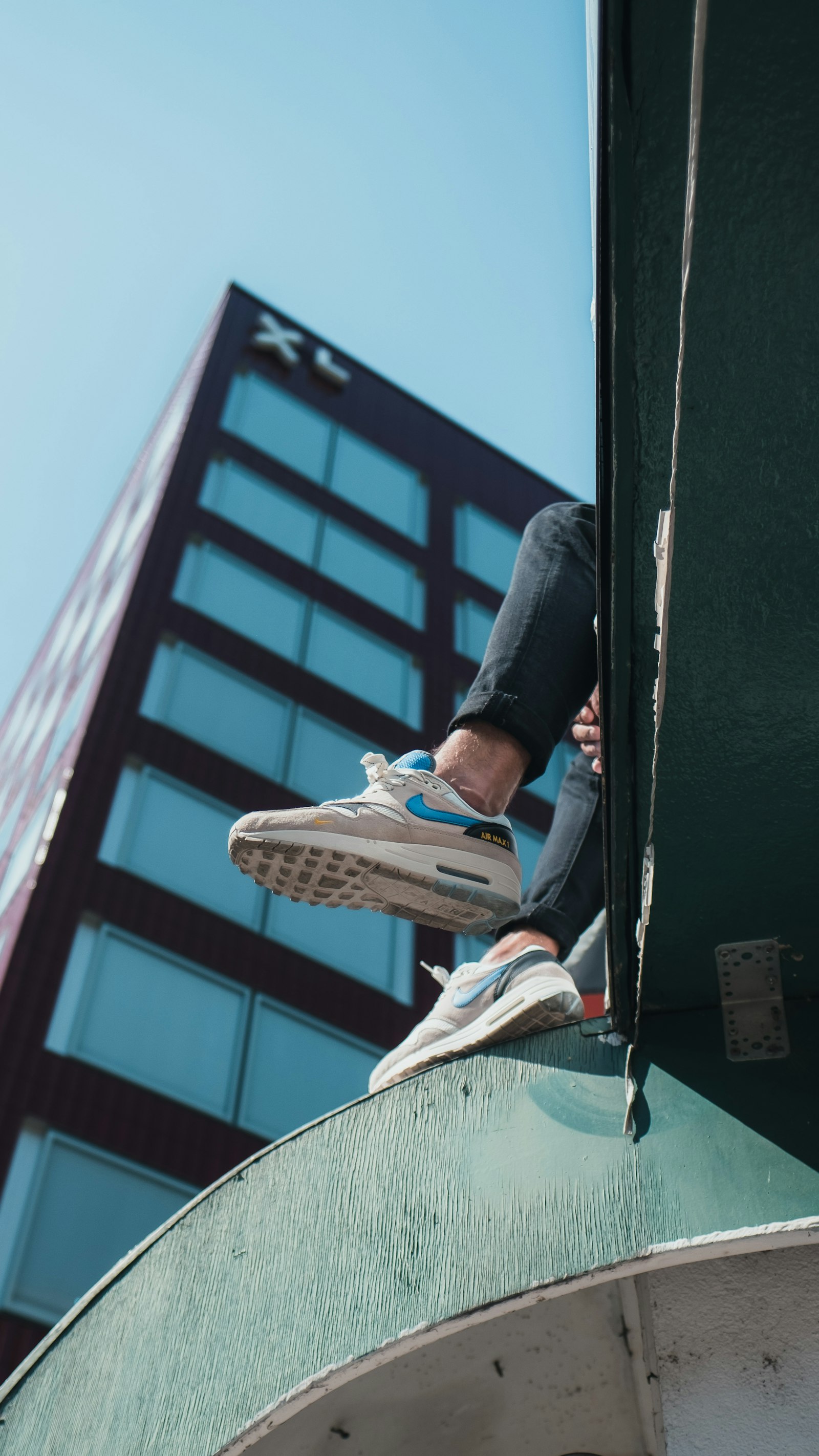 Fujifilm X-T4 + Fujifilm XF 16mm F1.4 R WR sample photo. Person in blue denim photography