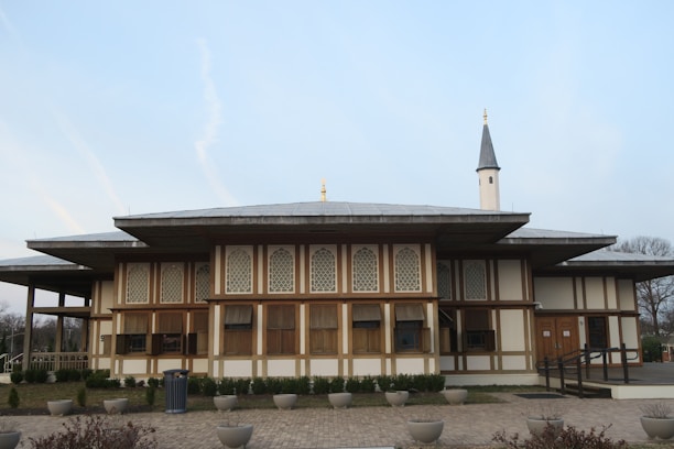 A beautifully designed townhouse with traditional and contemporary elements in Mekka.