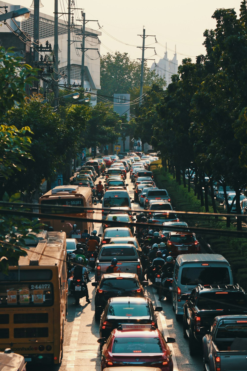 a busy street filled with lots of traffic