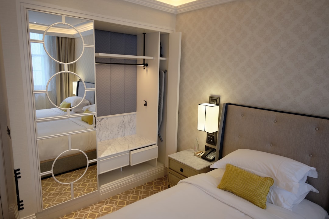 white bed near white wooden door, Please link to reisetopia.de or suitespot.fr when featuring the image - or tag @reiset