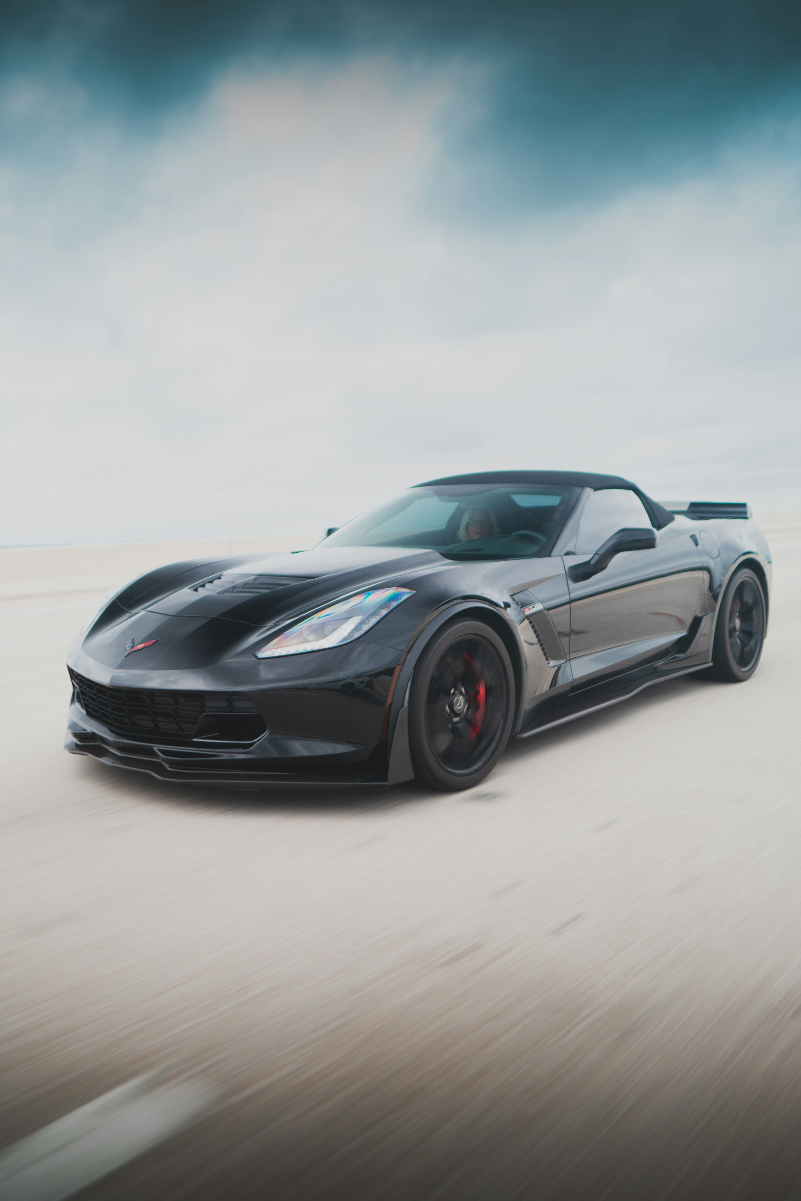 グレーの舗装に黒のポルシェ 911の写真 Unsplashで見つける壁紙の無料写真