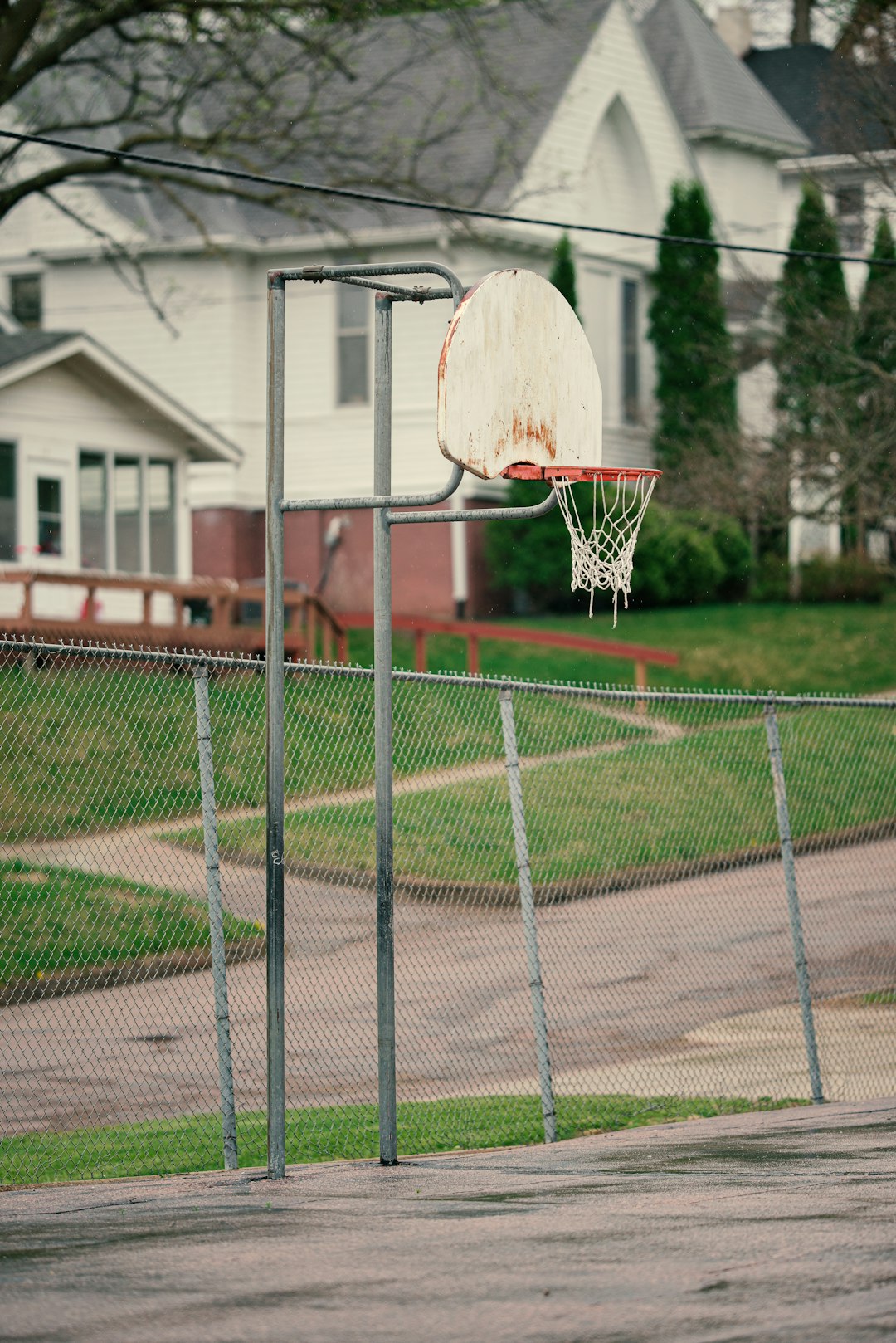 basketball hoop in front of white house