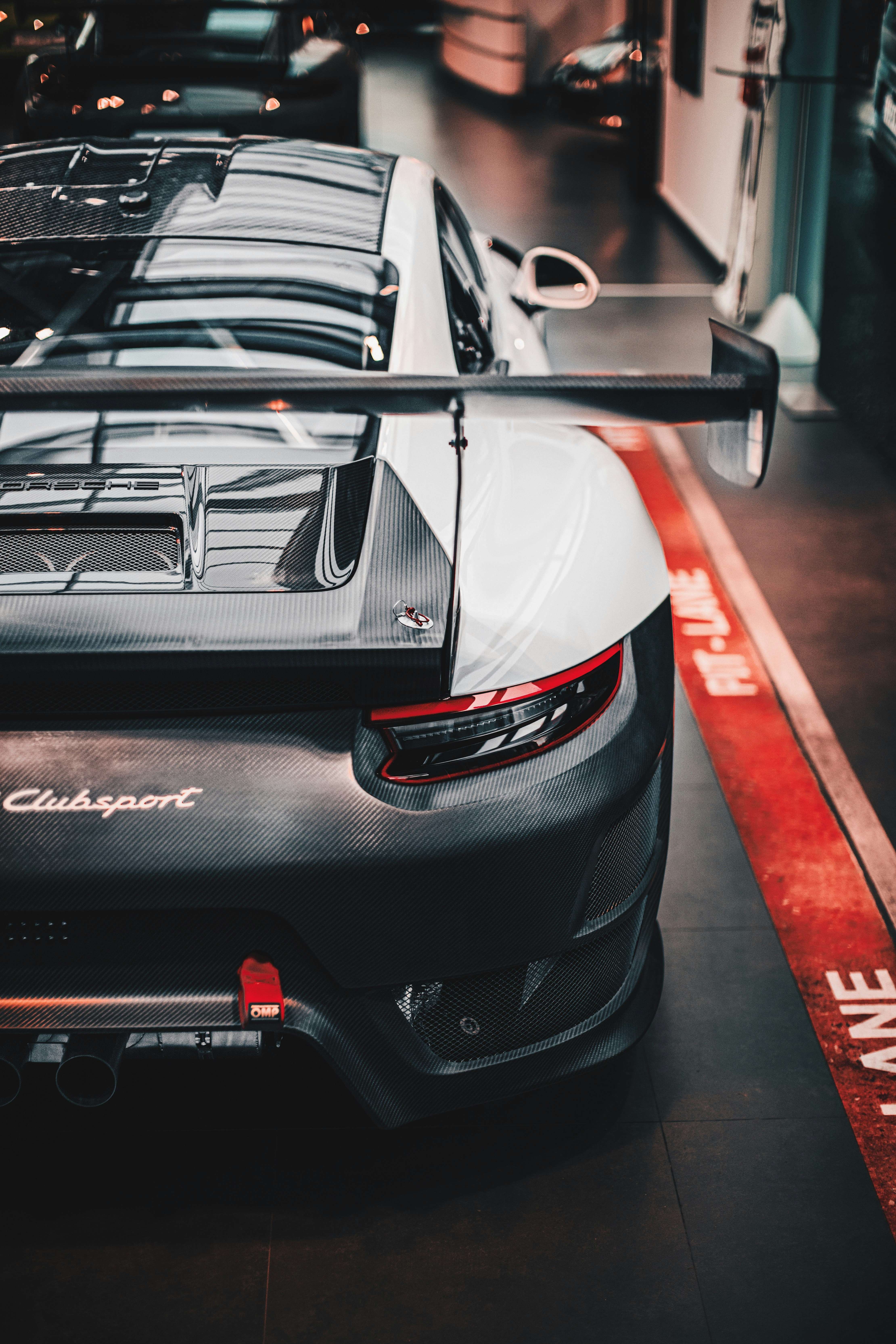 Photo by lorenzohamers