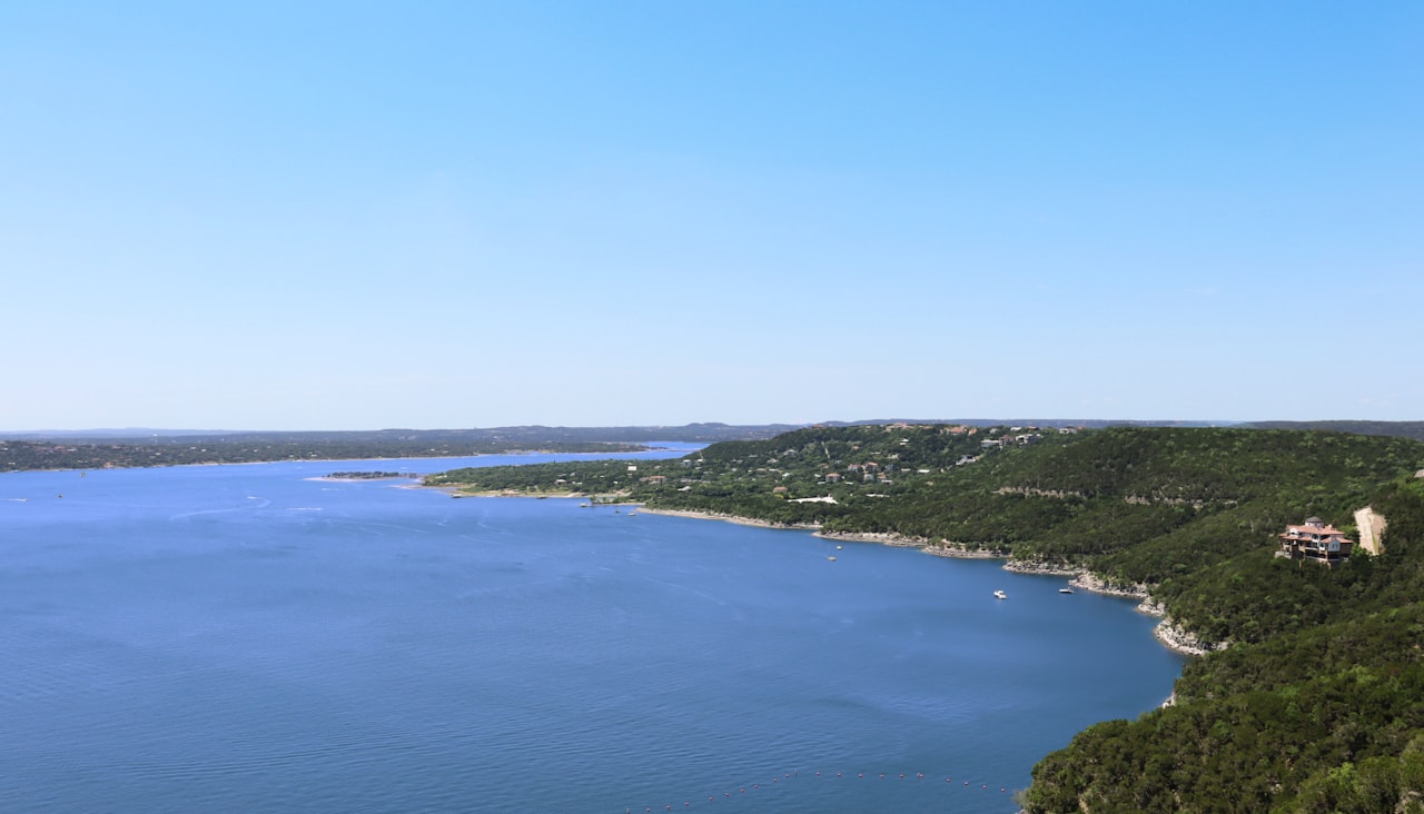 Living in Lake Travis vs Lake Austin