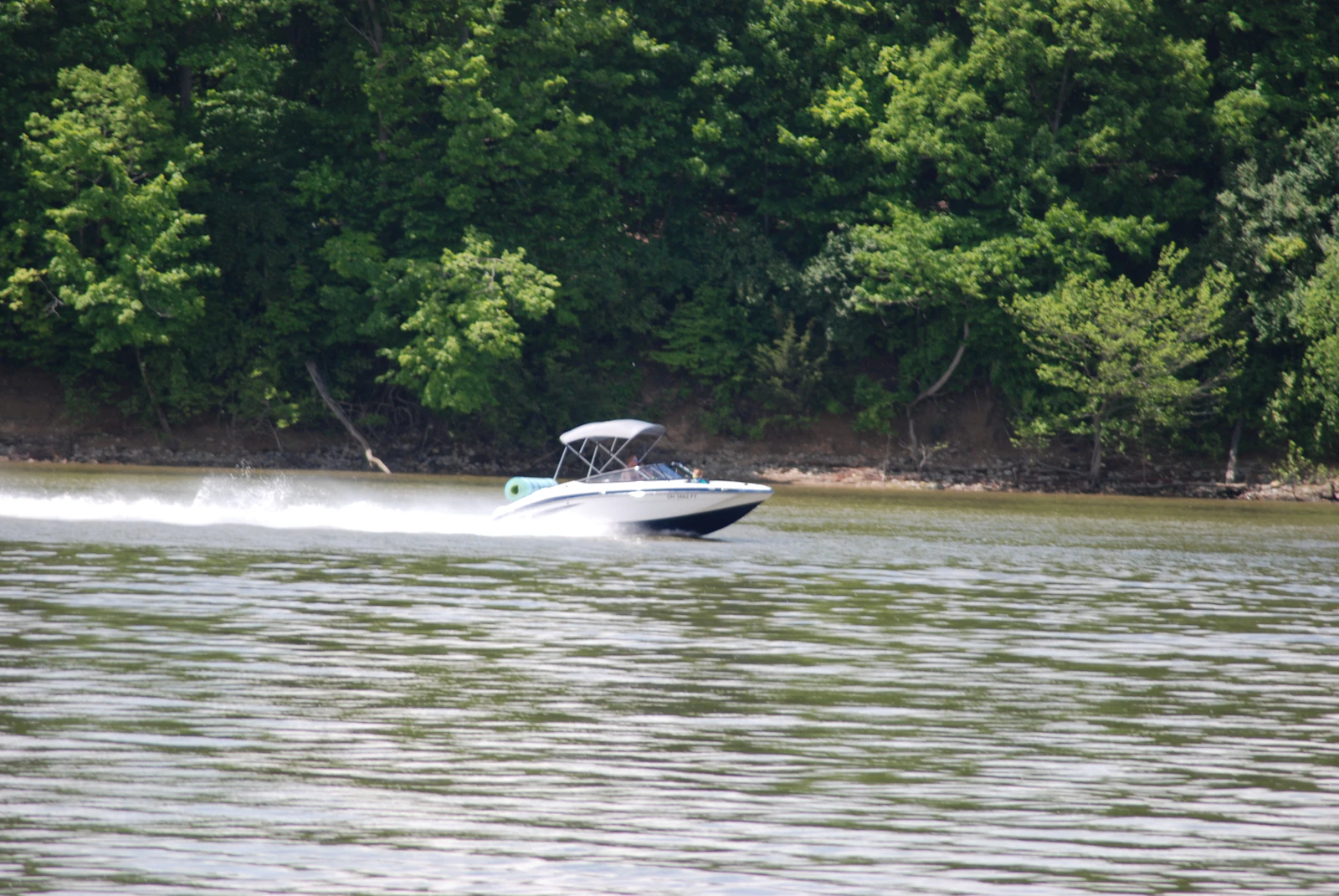 Lancha rápida utilizada en el traslado a Ilha Grande