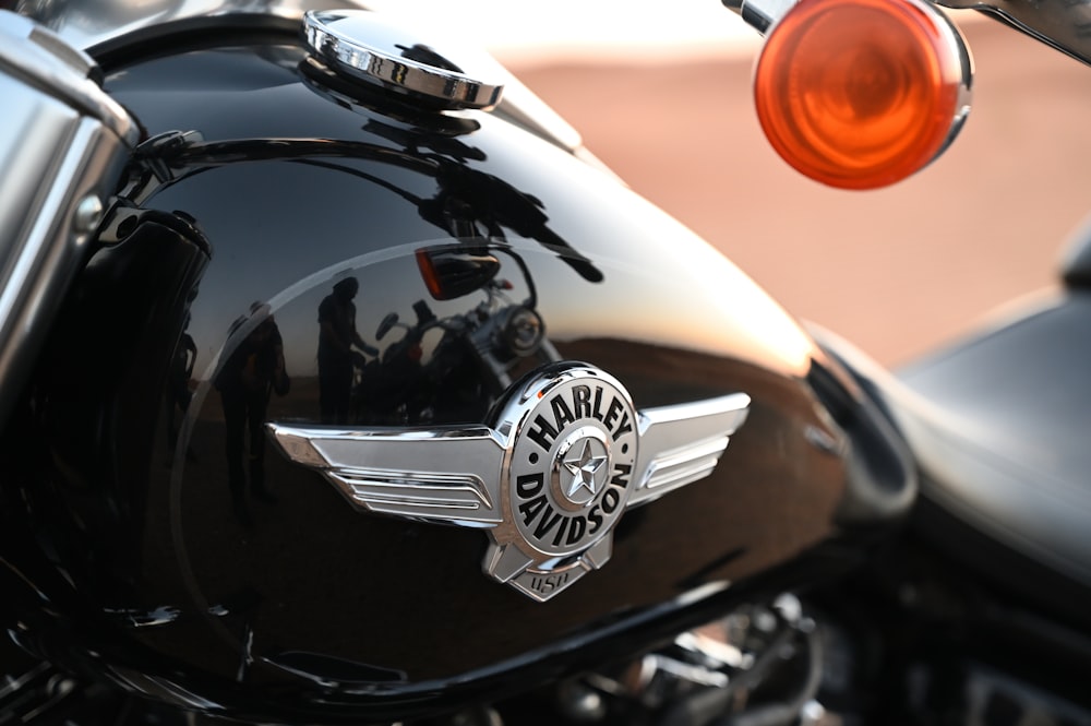 Foto zum Thema Schwarz-silbernes Harley Davidson Motorrad – Kostenloses  Bild zu Vae auf Unsplash