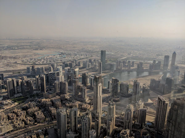 ビジョン2030の現実 — サウジアラビアが直面する財政圧迫とNEOM縮小の構造