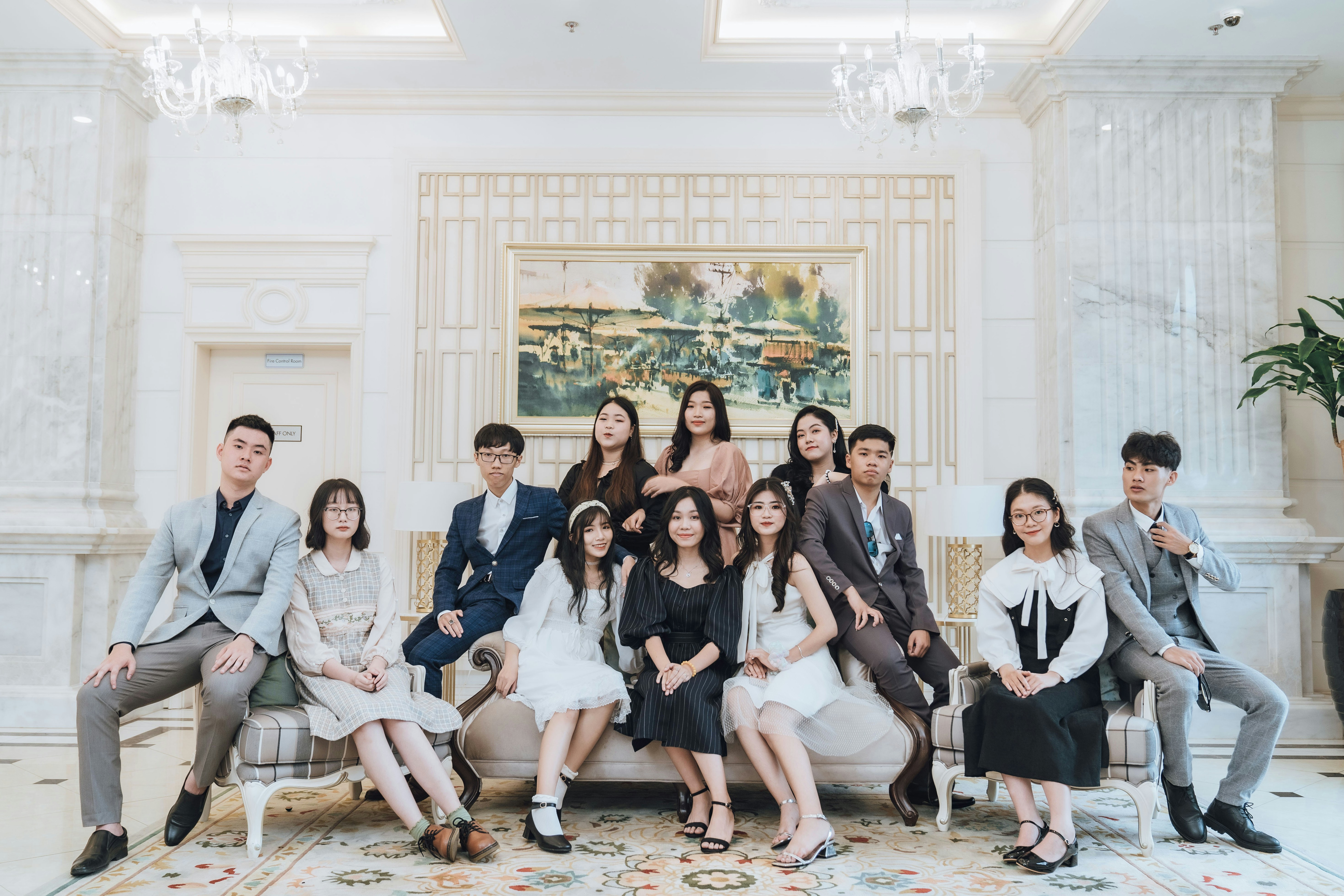 great photo recipe,how to photograph group of people sitting on chair