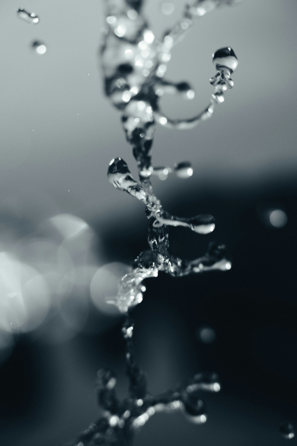 Gotas de agua sobre vidrio en fotografía de primer plano