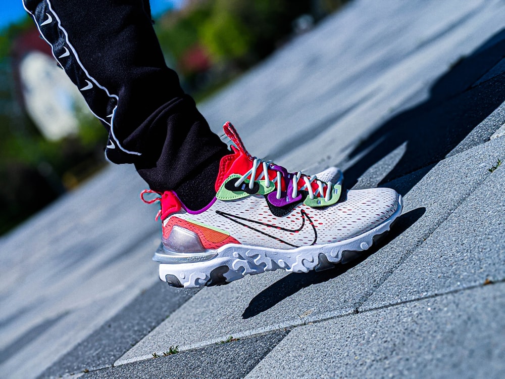 Person in black pants and red and white nike athletic shoes photo – Free  Deutschland Image on Unsplash