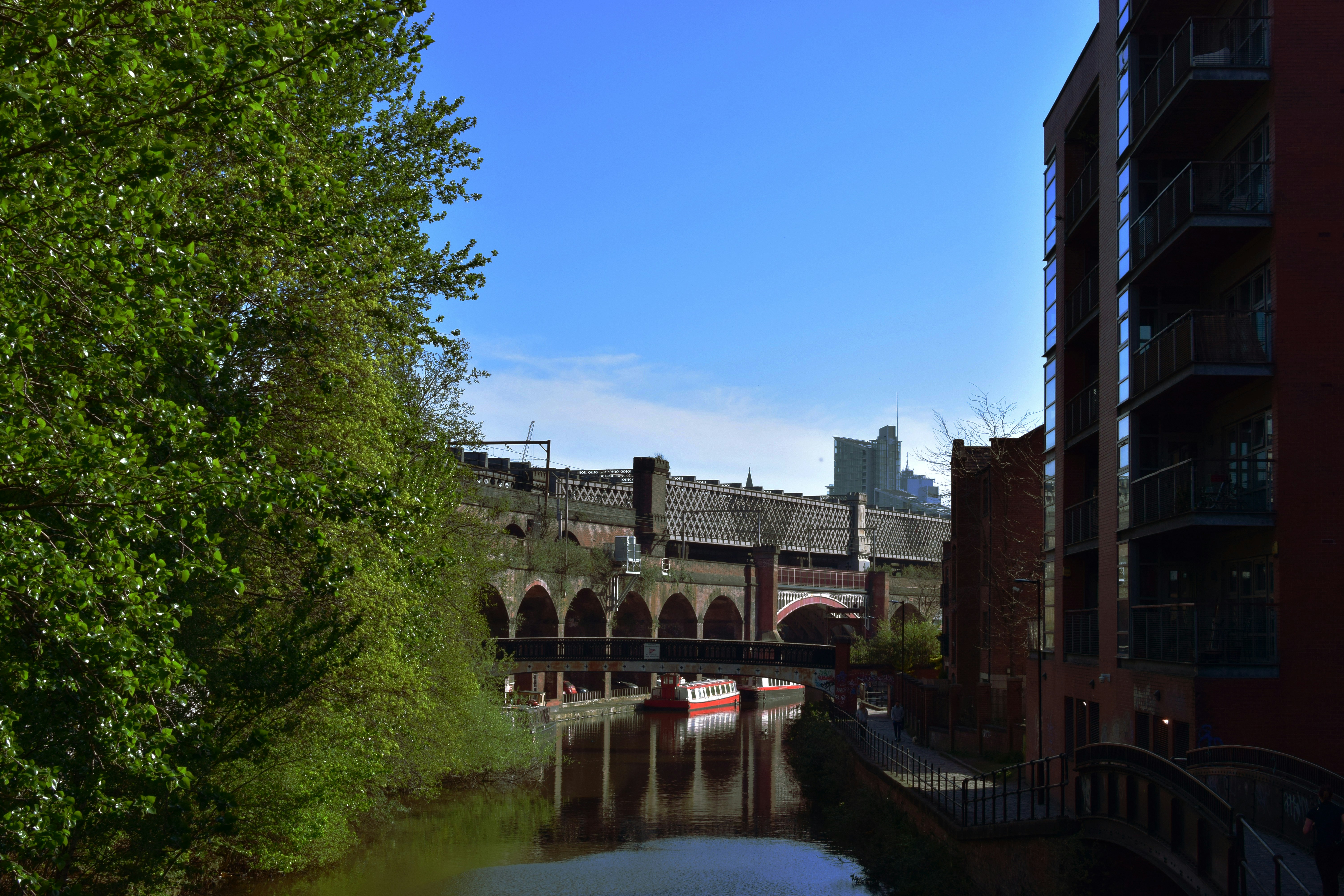 قنوات كاسلفيلد (Canals of Castlefield) 