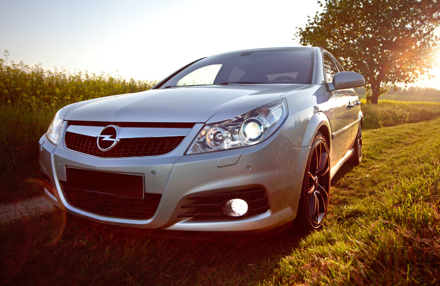 Opel-Fahrzeugmotiv aus der bereitgestellten Unsplash-Serie – Beispielaufnahme