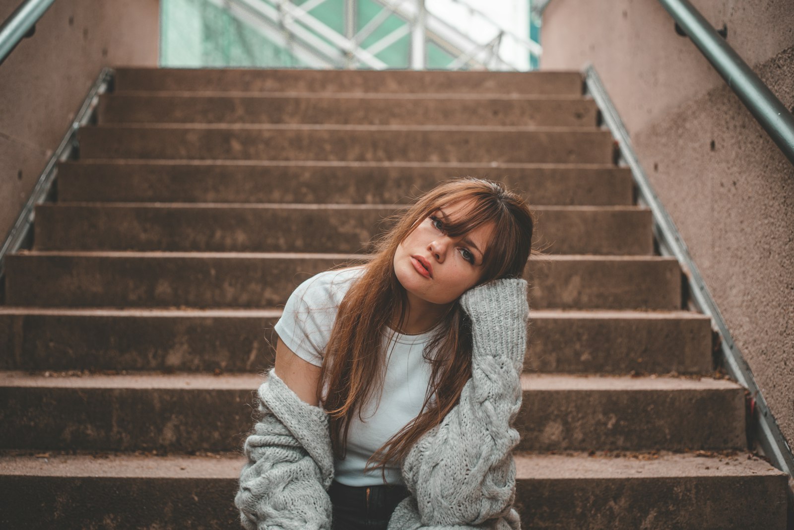 Sony a7R + Canon EF 50mm F1.8 II sample photo. Woman in gray cardigan photography