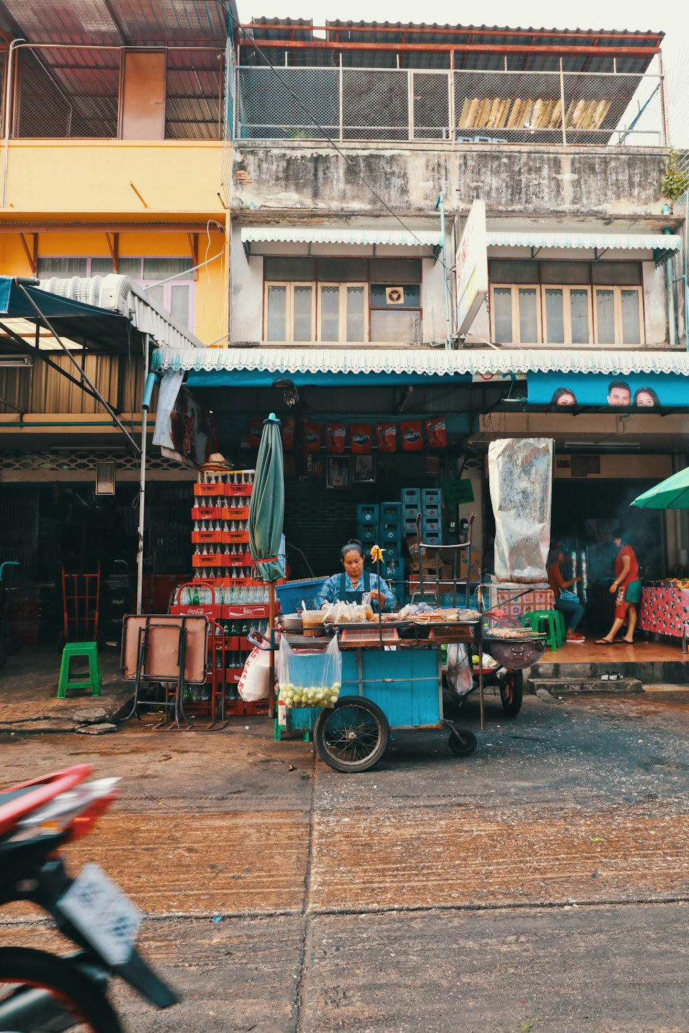 people in market during daytime