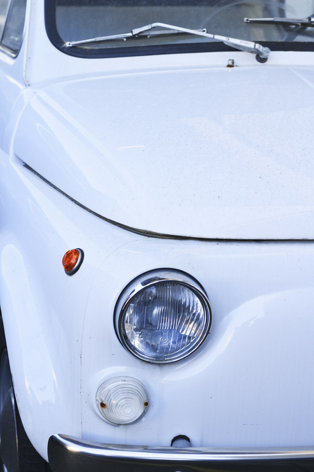 white car with white headlight