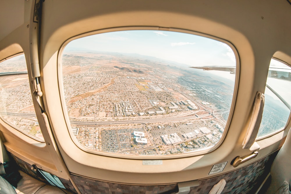 Vista aérea de los edificios de la ciudad durante el día