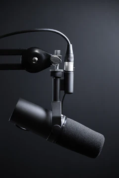 Microfone num estúdio de rádio