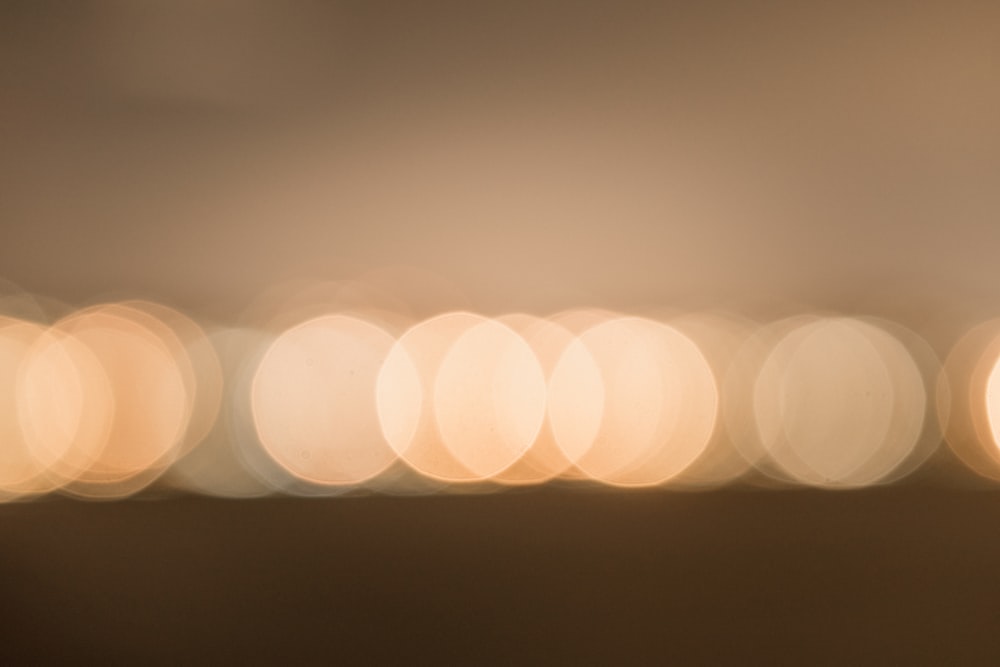 yellow and white bokeh lights