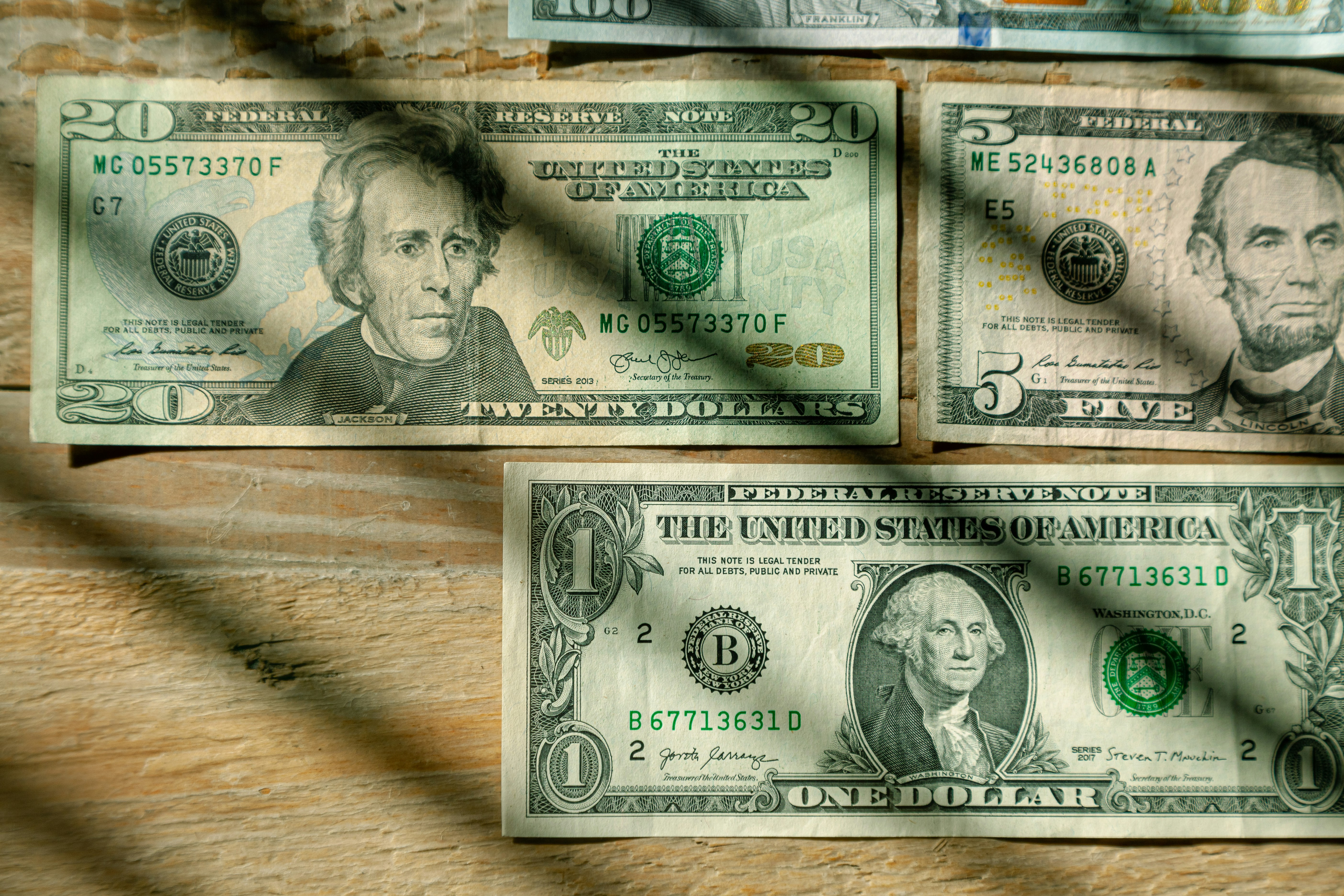 신용대출 vs 담보대출, 상환 방식과 이자 비교