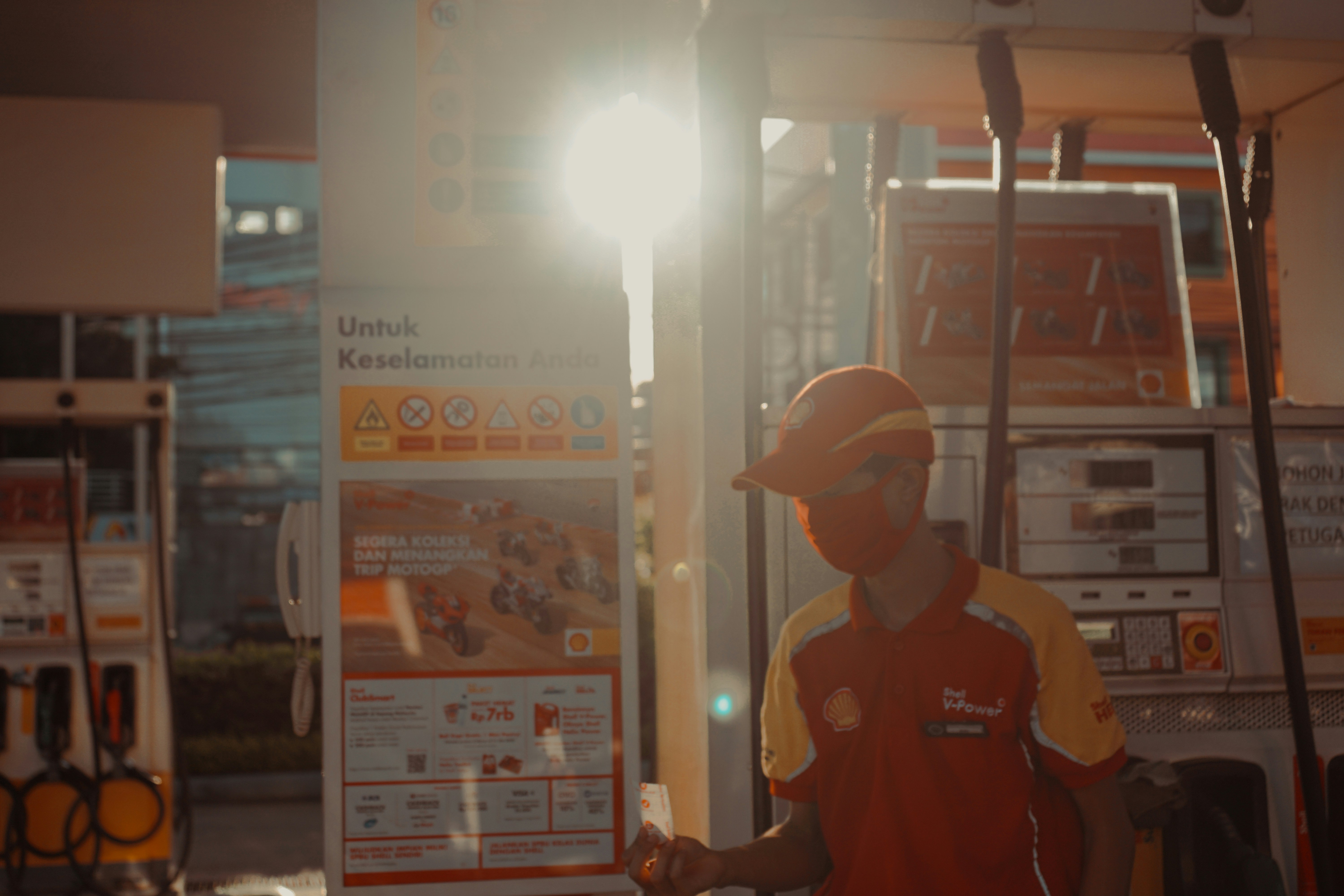 gray computer monitor