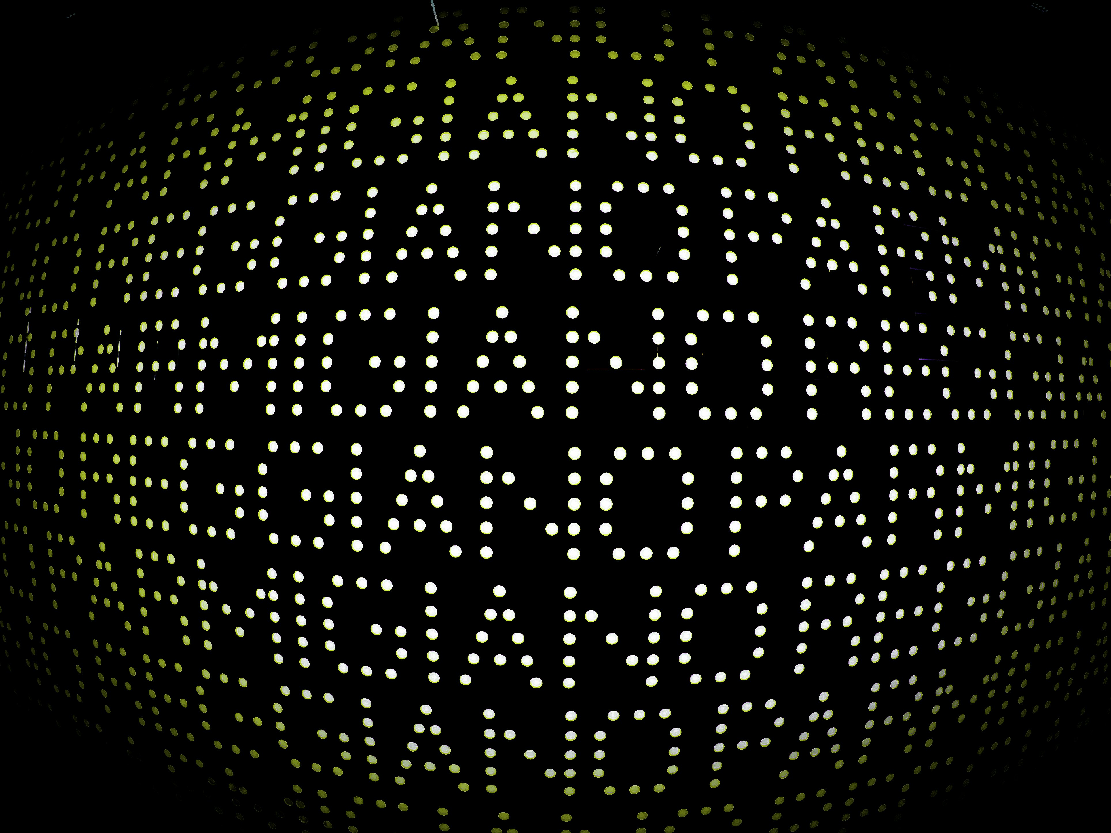 Bilgisayar ekranında teknik SEO denetimi, web sitesi tarama ve veri analizi sürecini temsil eden dijital pazarlama görseli.