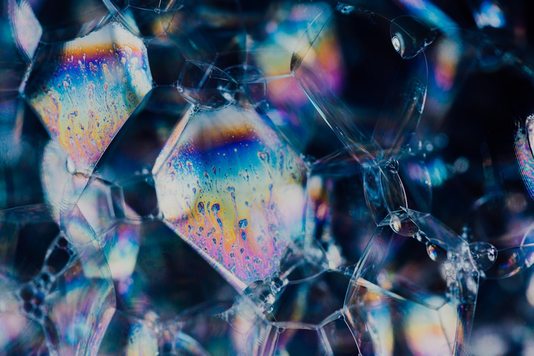 紫水晶淨化指南：晶簇消磁法，讓你的水晶煥發能量