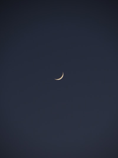 crescent moon in the sky