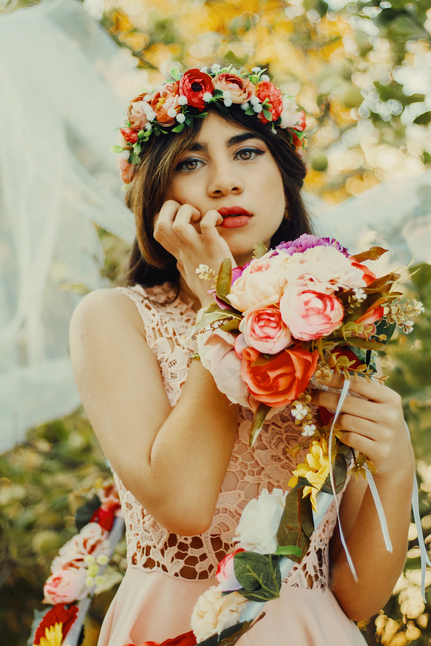 Bohemian bridal accessories for garden weddings — Close-up of artisan-crafted bohemian earrings on a bride.