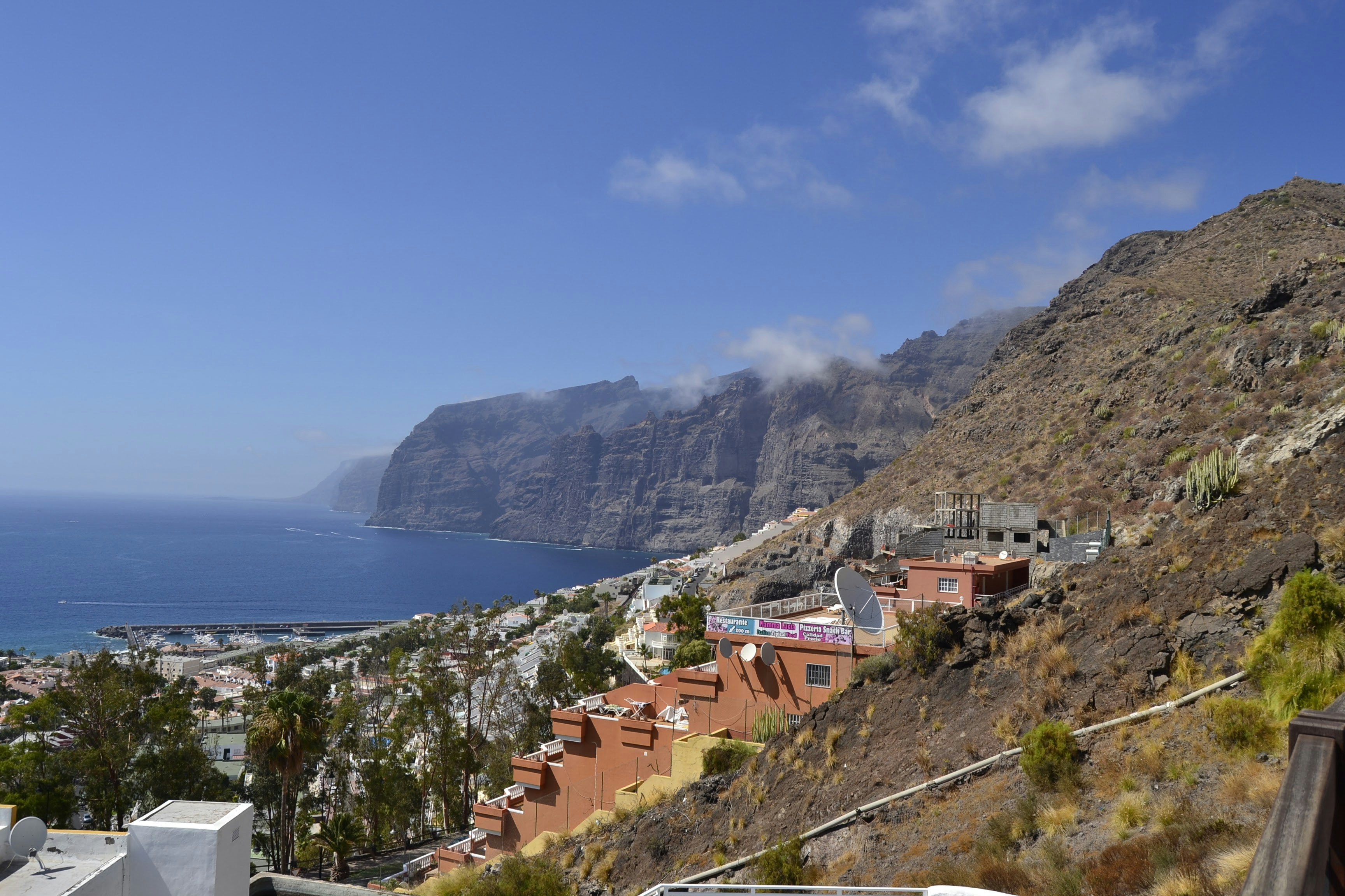 houses on mountain near body of water during daytime, 