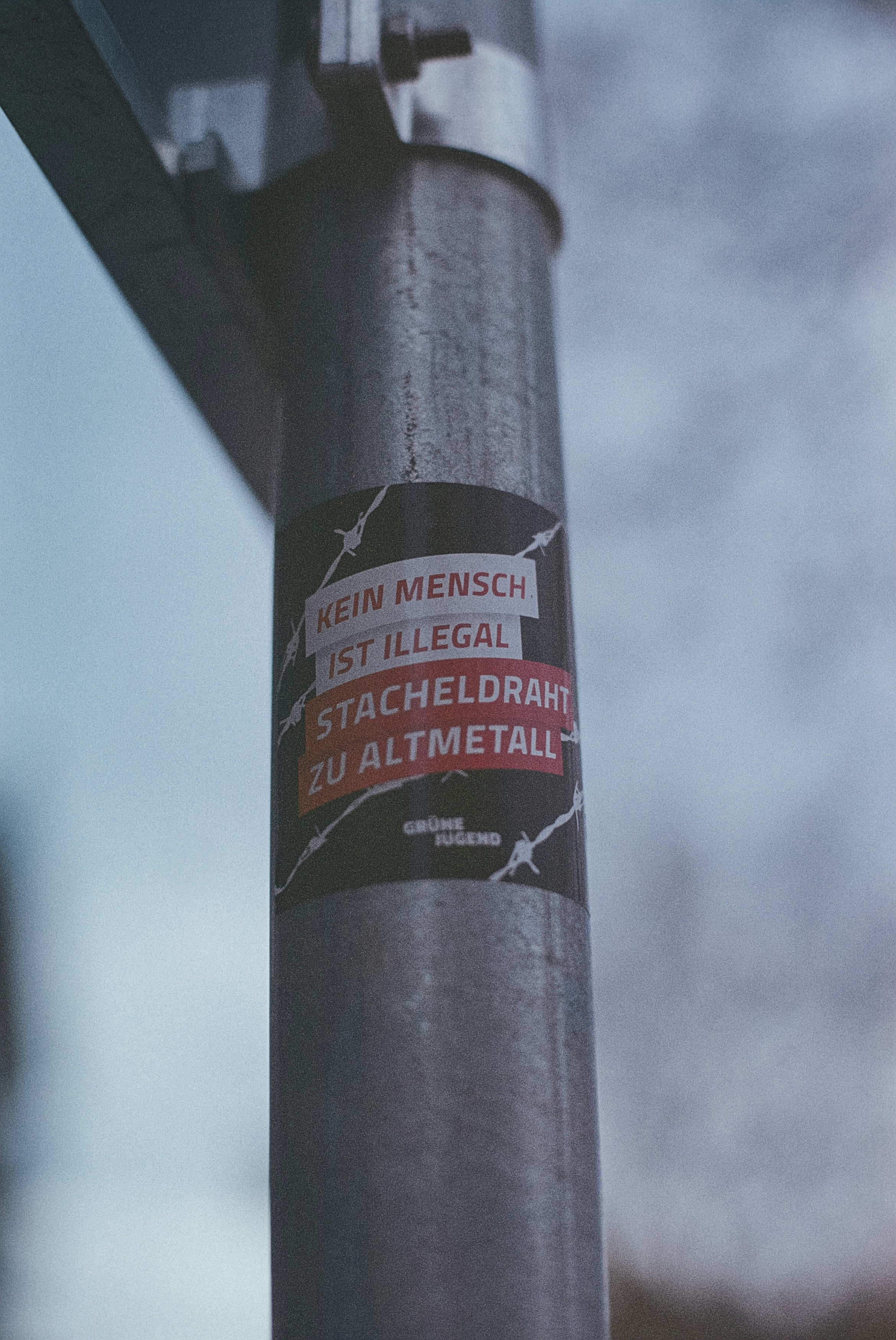 No one is illegal. Barbed wire to scrap metal. Made with Leica R7 (Year: 1994) and Leica Summilux-R 1.4 50mm (Year: 1983). Analog scan via nimmfilm.de: Fuji Frontier SP-3000. Film reel: Voigtländer Vchrome 100 E6 (expired 1998)
