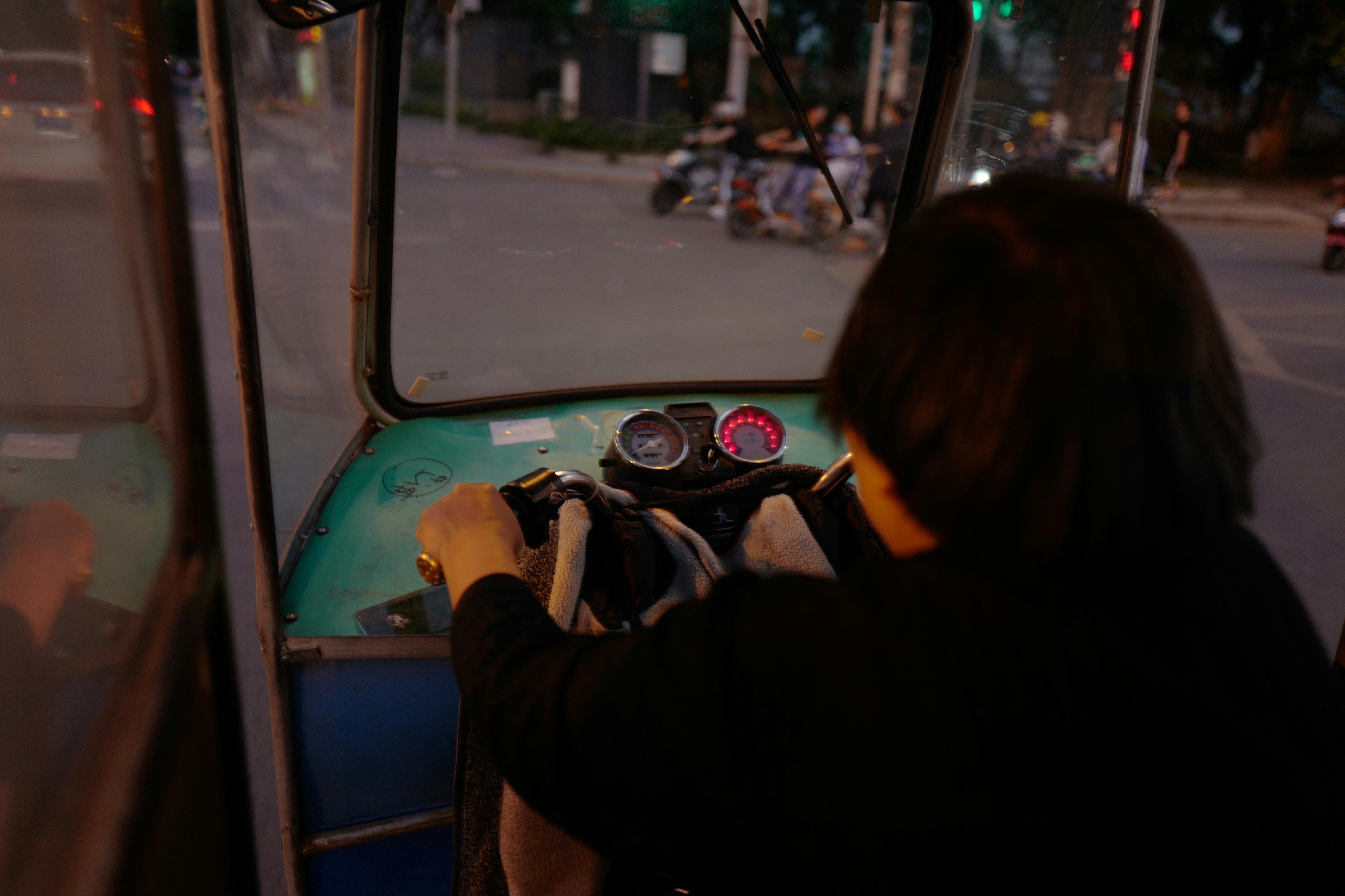 Woman In Black Long Sleeve Shirt Driving A Car